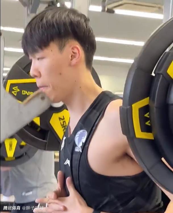 扎导《月球叛军》引发观影狂潮 点播率位居榜首 2023-12-27 扎克·施耐德执导的《月球叛军:火之女》在上线网飞之后,成为了点播冠军。