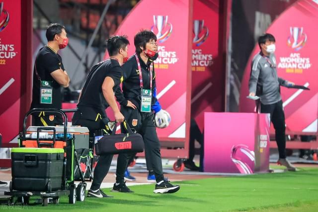 截至5月1日22时，五一档首日总票房破1.82亿，观影总人次459.2万，放映总场次47.9万。