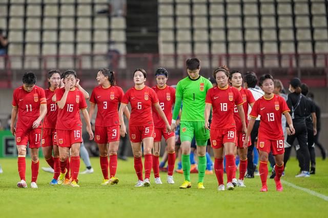 初四票房超7.3亿元2026-02-20 《镖人》导演特辑 吴京谢霆锋于适陈丽君空降路演2026-02-20 热门新闻 食物和爱都不可辜负！