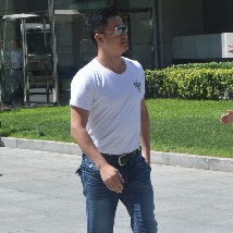 凯特·温斯莱特携男友到港 大批媒体追访引混乱 2012-12-09 奥斯卡影后凯特·温斯莱特12月8日与男友Ned Rocknroll一同到港，准备9日主持手表新店的剪彩仪式及赛马活动，9日晚则会离港返回英国。